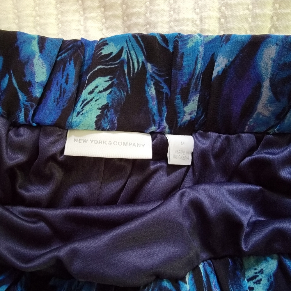 New York & Company Medium mini skirt, navy, blue, and aqua. NWOT Medium - Picture 3 of 5